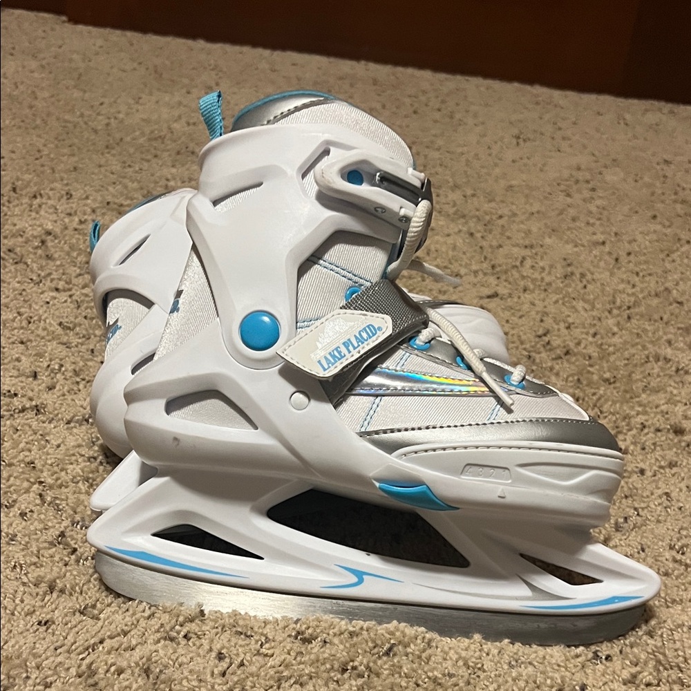 Lake Placid Kids Ice Skates - White and Blue.